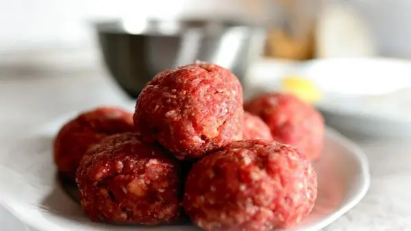 Не добавляйте этот популярный продукт в фарш: котлеты становятся жесткими и сухими