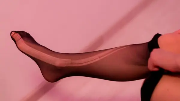 Что делать, если часто рвутся капроновые колготки: эксперты назвали решение