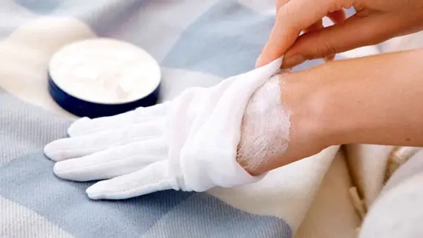 Перчатки для ночного увлажнения — главная бьюти-хитрость, чтобы у вас были ухоженные руки