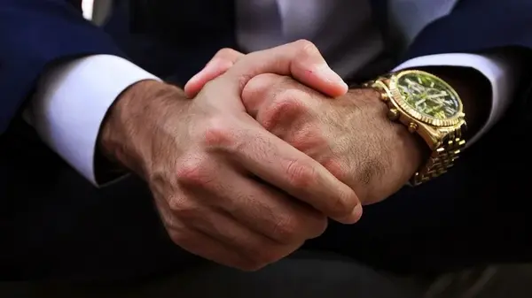 Жестикуляция в общении: какие движения помогут вам казаться более компетентными