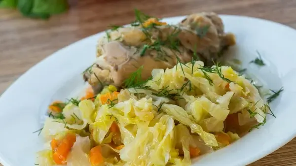 Капуста с курицей, запеченная в рукаве