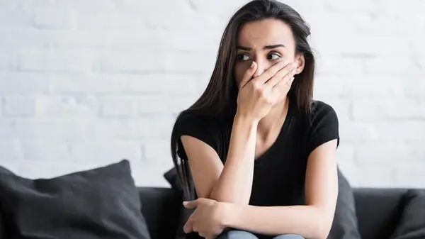 Почему мозг так «любит» негативные мысли: психолог раскрыл 3 причины