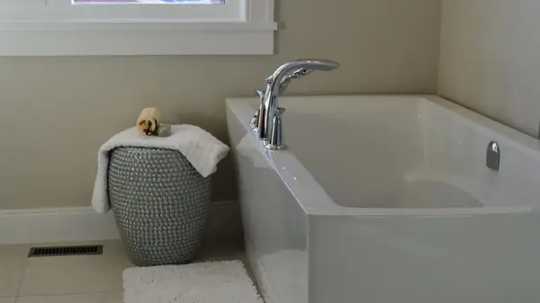 Глубже, чем привычка: 7 уникальных черт людей, которые любят ванну, а не душ