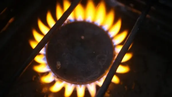 Газовая конфорка вся в жире?: простые средства вернут идеальную чистоту без дорогой химии