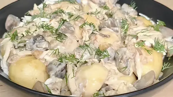 Полтавские паровые галушки с грибным соусом: рецепт классического блюда украинской кухни