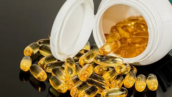 Что нельзя принимать одновременно с витамином D: эксперт назвала 4 нежелательные добавки