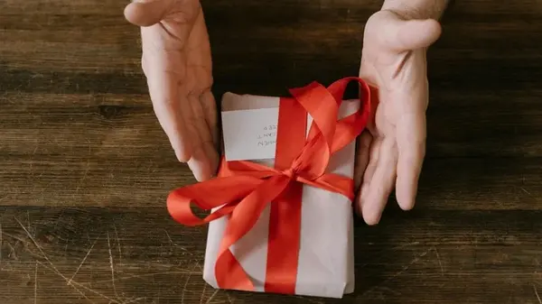 Что не следует дарить на рождественские праздники: худшие варианты