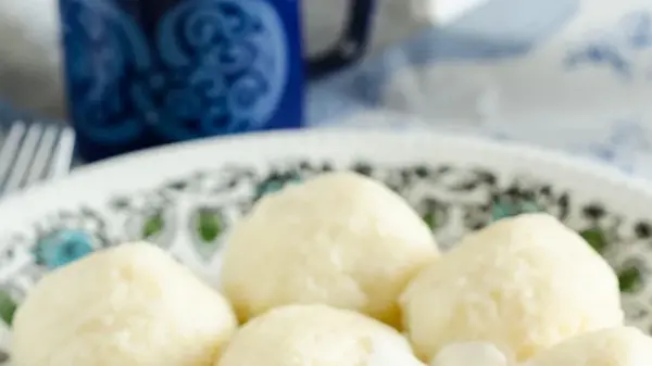 Ленивые вареники из адыгейского сыра: быстрый рецепт вкусного завтрака