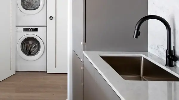 От нержавеющей стали до меди: как правильно почистить кухонную мойку