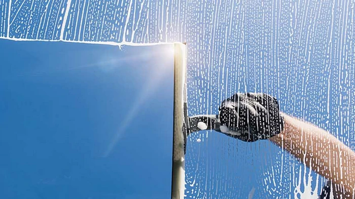 Как помыть окна, чтобы не осталось разводов: полезные советы