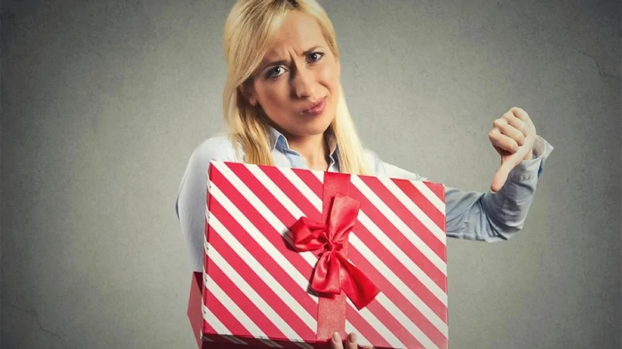 Будет скандал: 8 грубых ошибок при вручении подарка