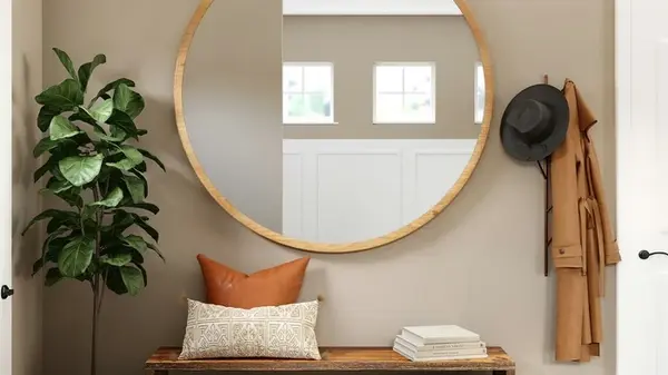 Может навлечь беду: почему нельзя вешать зеркало напротив входной двери