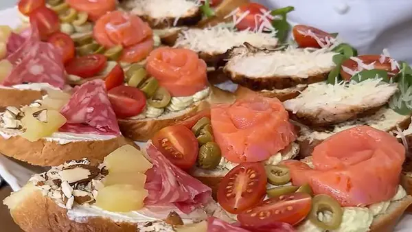 Три варианта брускетов, которые станут хитом вашего застолья: праздничные рецепты