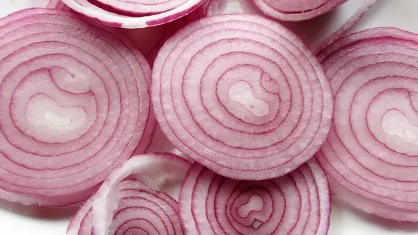 Как правильно замариновать лук для сельди, чтобы не был горьким: идеальный рецепт и пропорции