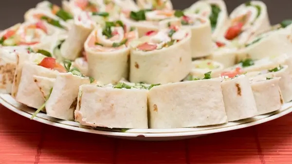 Салат «Мимоза» в лаваше: рецепт традиционного блюда в необычной подаче