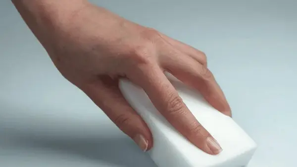 Десять неожиданных способов использования меламиновых губок, которые делают уборку легкой и быстрой