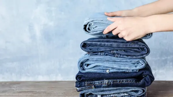 Как следует стирать джинсы, чтобы они долго носились: эксперты поделились лайфхаком