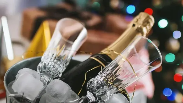 Не делайте этого: пять привычек, которые превращают даже дорогое шампанское в посредственность