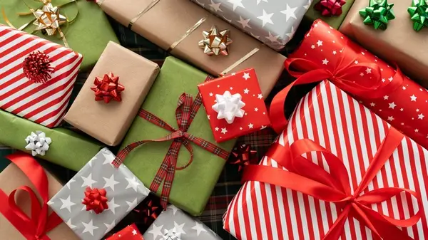 Что подарить родным, у которых «всё есть»: лучшие идеи на Новый год 2026