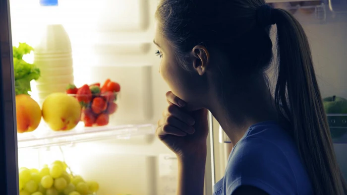 Какие продукты не стоит хранить на дверце холодильника: диетологи назвали 5 основных