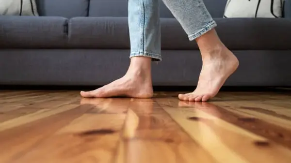 Почему нельзя переступать через человека: народные поверья и приметы