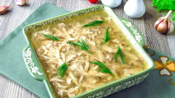 Как правильно хранить холодец, чтобы был свежим и вкусным как можно дольше: советы поваров