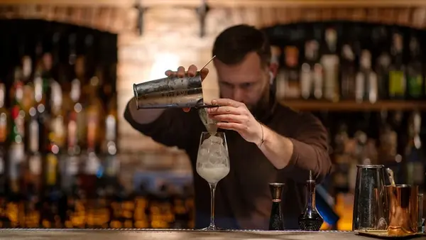 Топ-7 фраз, которые никогда не стоит говорить бармену: полезные советы