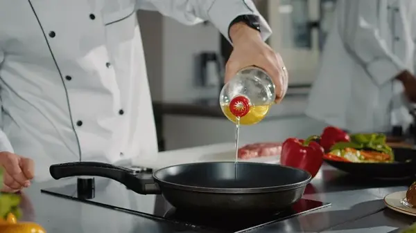 Чем заменить подсолнечное и оливковое масло: идеальные варианты для жарки самых вкусных блюд