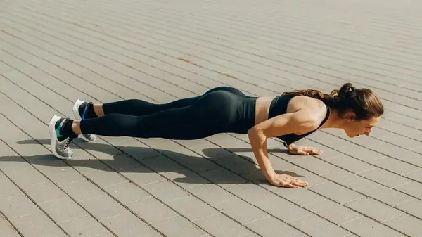 Сколько нужно держать планку в зависимости от возраста: нормы для 20, 40 и 60 лет