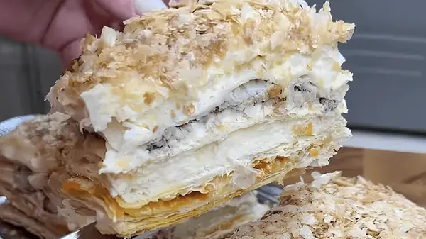 Соленый «Наполеон» с плавленым сыром и сардинами: рецепт нестандартной закуски