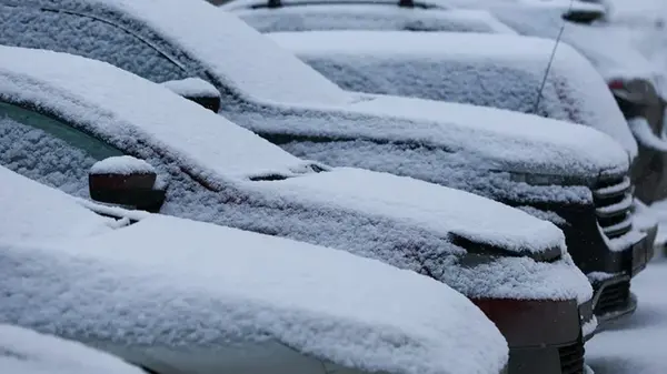 Ошибки водителей: какие предметы нельзя оставлять в салоне автомобиля зимой