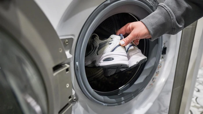 Как постирать кроссовки в стиральной машине, не испортив их: советы профессионала