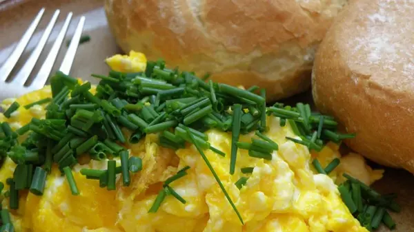 5 поваров спросили, как пожарить идеальную пышную яичницу: все дали одинаковый ответ