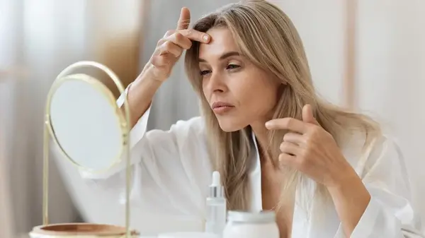 Не рискуйте кожей: дерматологи назвали 4 признака испорченной косметики