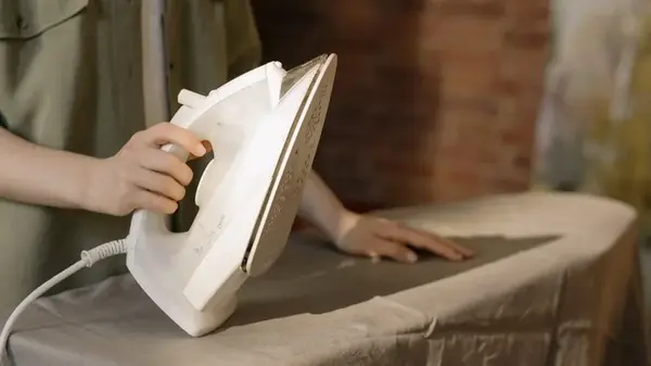 Что на самом деле случится с утюгом, если оставить его включенным: опасные последствия