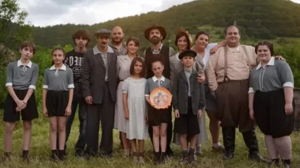 Куры, овцы и французский язык: каким было детство Ба из «Манюни»