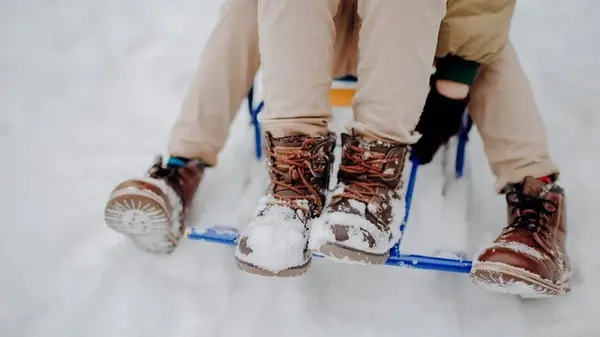 Две капли на ватку — и подошва «цепляется» за лед: больше никаких падений всю зиму