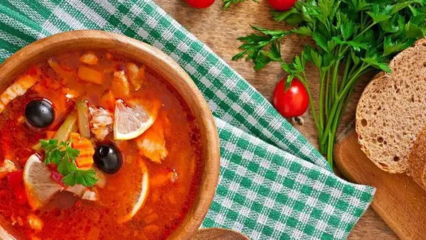 Рецепт «похмельного» супа за 15 минут, который возвращает к жизни