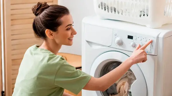 Забыли белье в стиралке на всю ночь? Как понять, что нужно его перестирывать