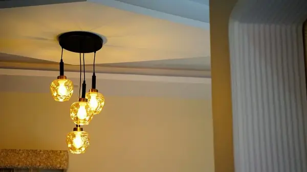 Одна цифра — и свет режет глаза: раскрываем разницу между 3000K и 4000K