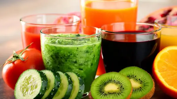 Какие напитки снижают артериальное давление: исследователи назвали 5 самых полезных соков