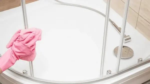 Как отмыть душевую кабину народными средствами: лайфхак, чтобы избавиться от мыльных разводов