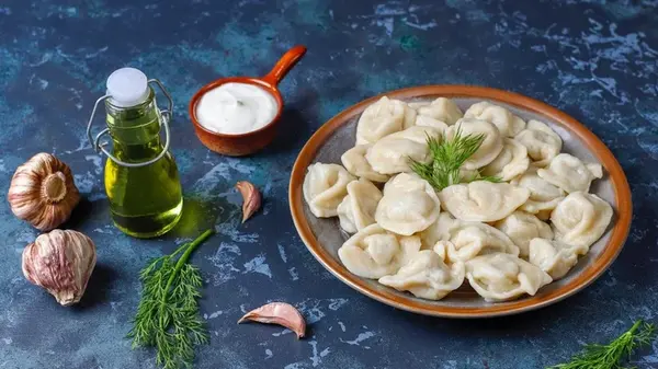 Добавьте полчайной ложки в фарш — и пельмени получатся сочными и в разы вкуснее