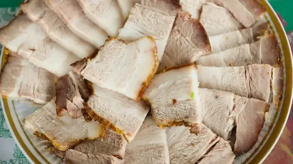 Подчеревок, вареный в пакете: рецепт традиционной закуски