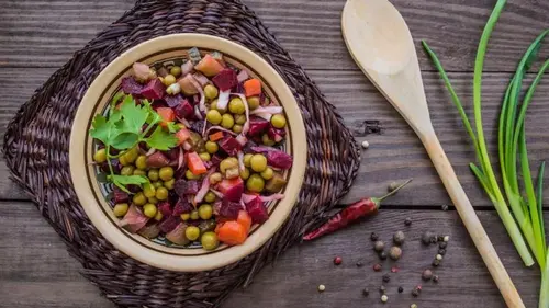 Винегрет станет вкуснее в 100 раз: без этой добавки готовить больше не сможете