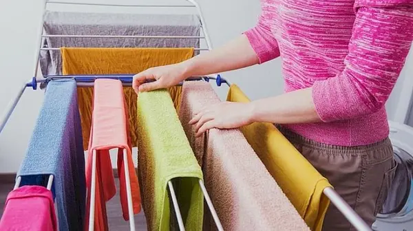 Как правильно сушить вещи зимой, чтобы не испортить ни одежду, ни дом