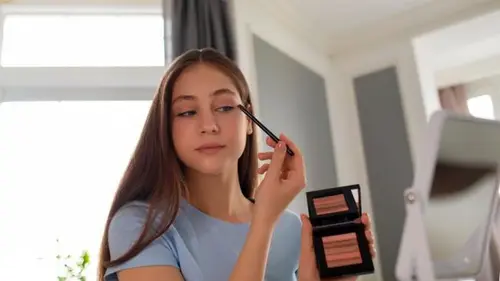 Визажист назвала ошибки в макияже, которые визуально «старят» лицо