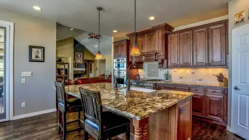 Не делали ремонт кухни 20 лет — оказывается, вы в тренде: удивительное дизайнерское решение