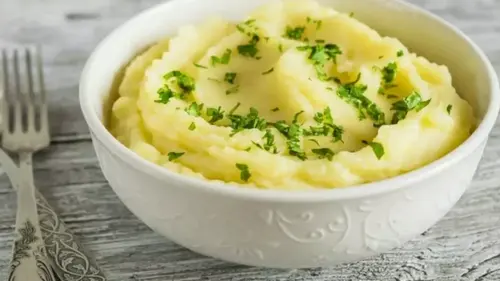 Картофельное пюре будет нежным и кремовым даже на следующий день: вот что нужно добавить
