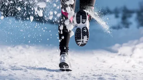 Что надеть для бега в холод: 5-шаговое решение для теплых ног, тела и стоп